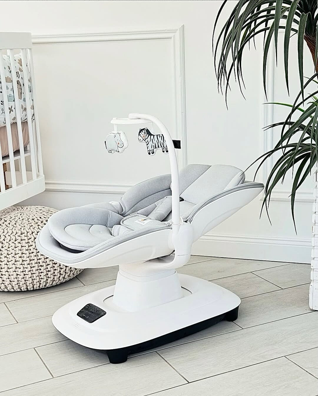Mastela Baby Electric Rocking Chair Bed Coaxing Artifact for Newborn