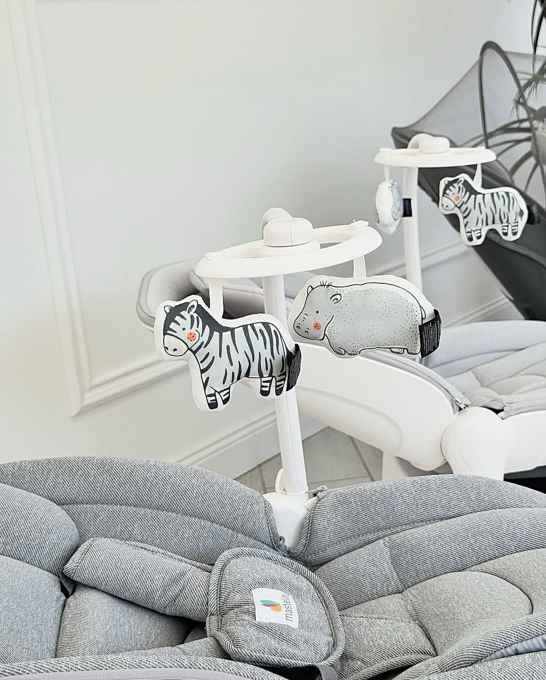 Mastela Baby Electric Rocking Chair Bed Coaxing Artifact for Newborn