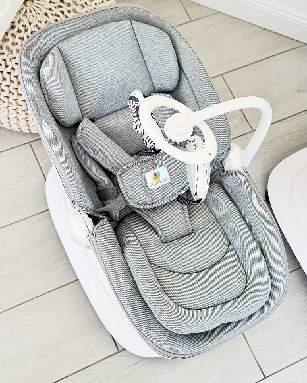 Mastela Baby Electric Rocking Chair Bed Coaxing Artifact for Newborn