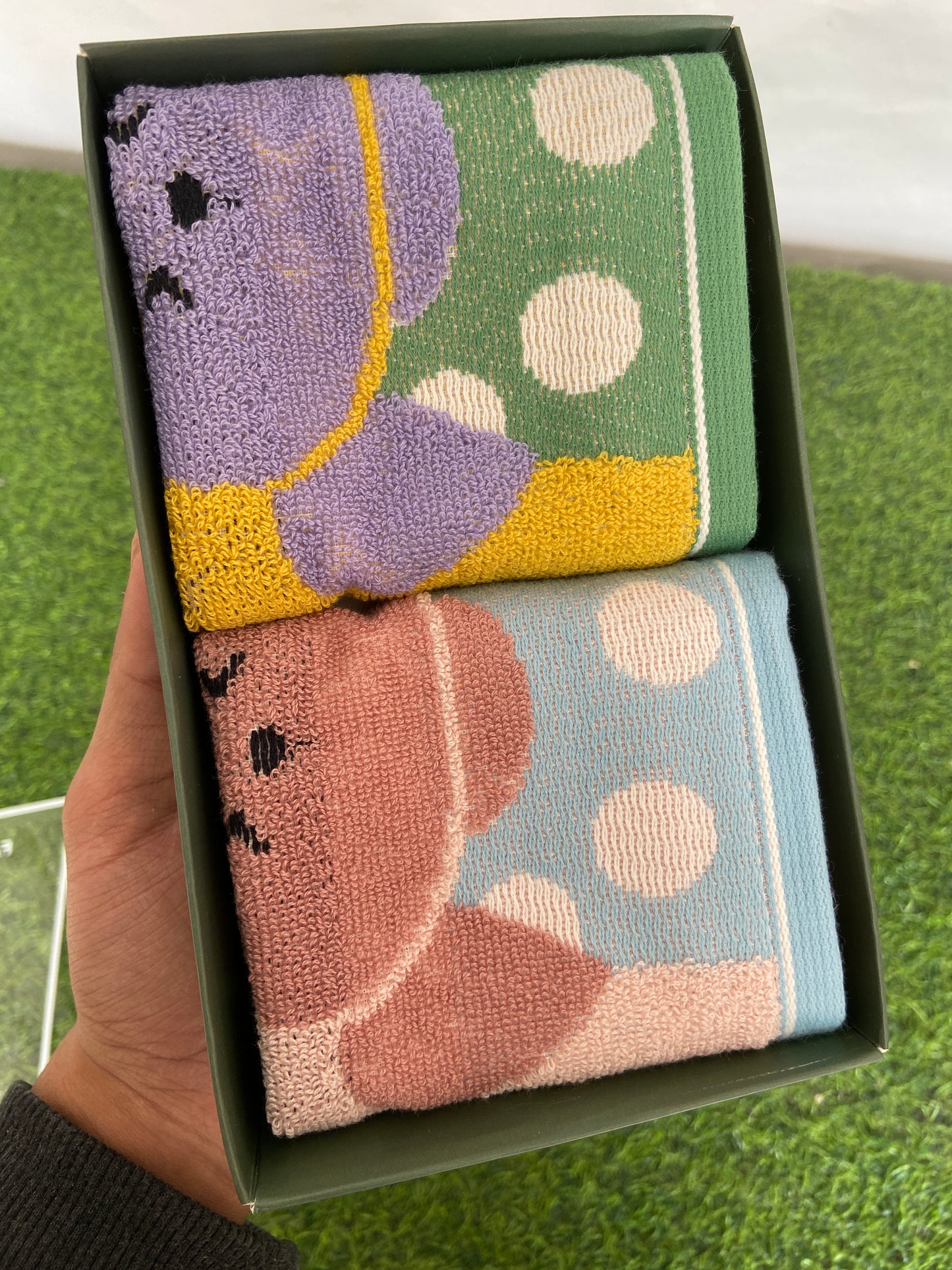 BE026-Pack of 2 Hankies Assorted