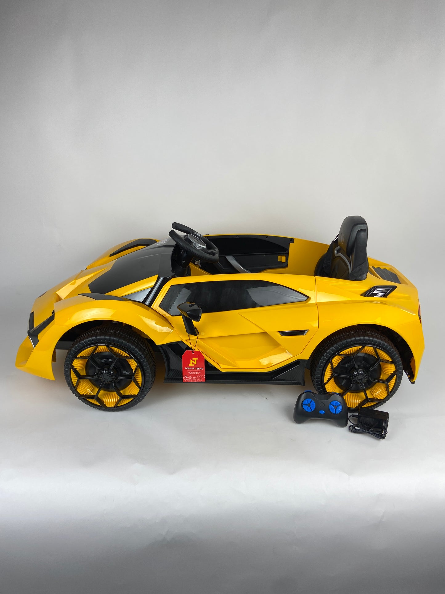 Luxurious Yellow Lamborghini Racing Electric Car C603