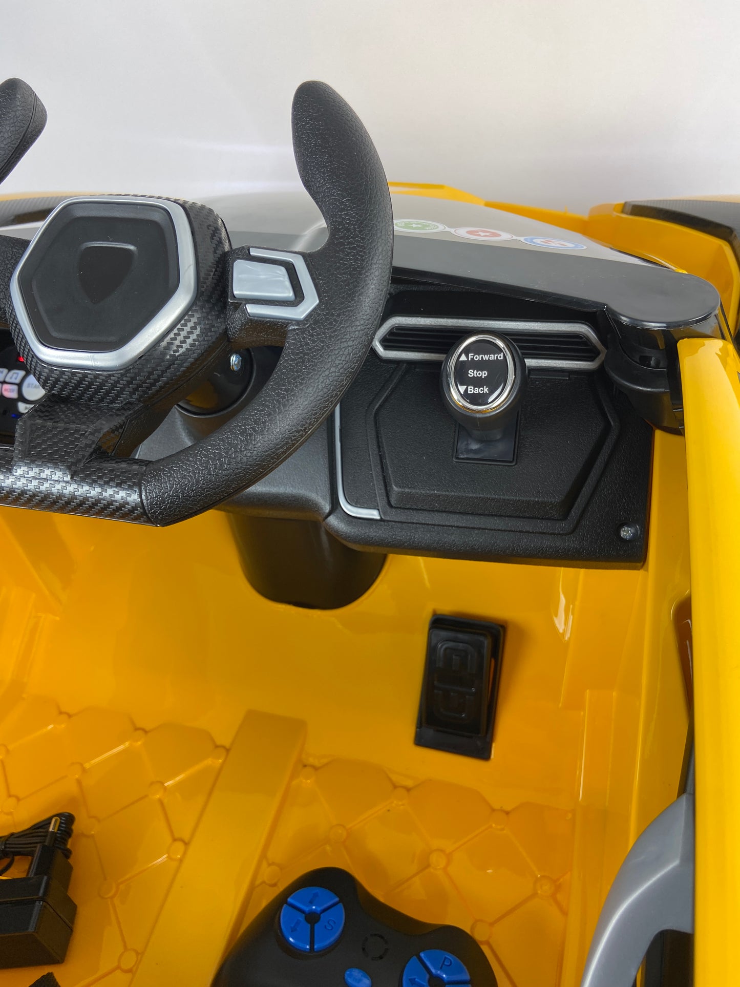 Luxurious Yellow Lamborghini Racing Electric Car C603