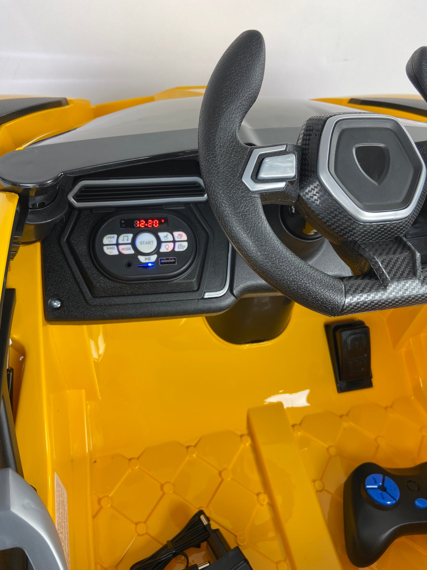 Luxurious Yellow Lamborghini Racing Electric Car C603