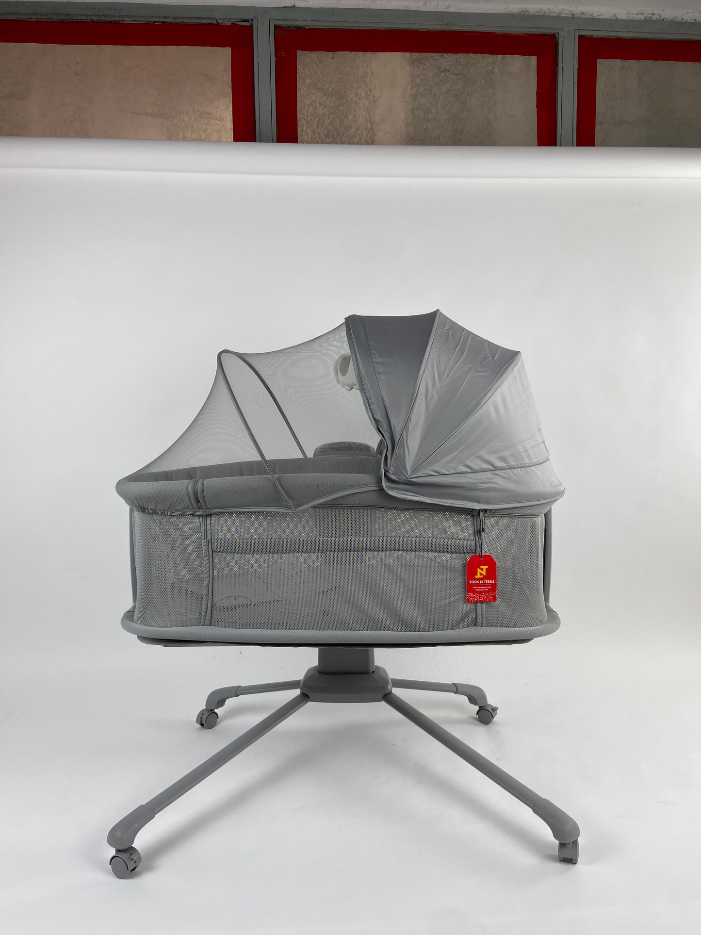 Mastela Dream Starlight Baby Crib Bassinet Swing Music 4 in 1