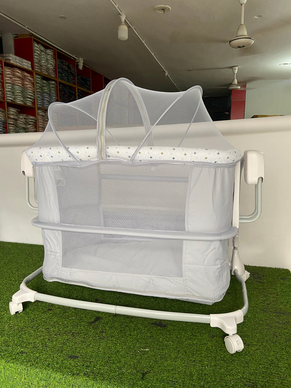 Mastela Deluxe 3-in-1 Bassinet