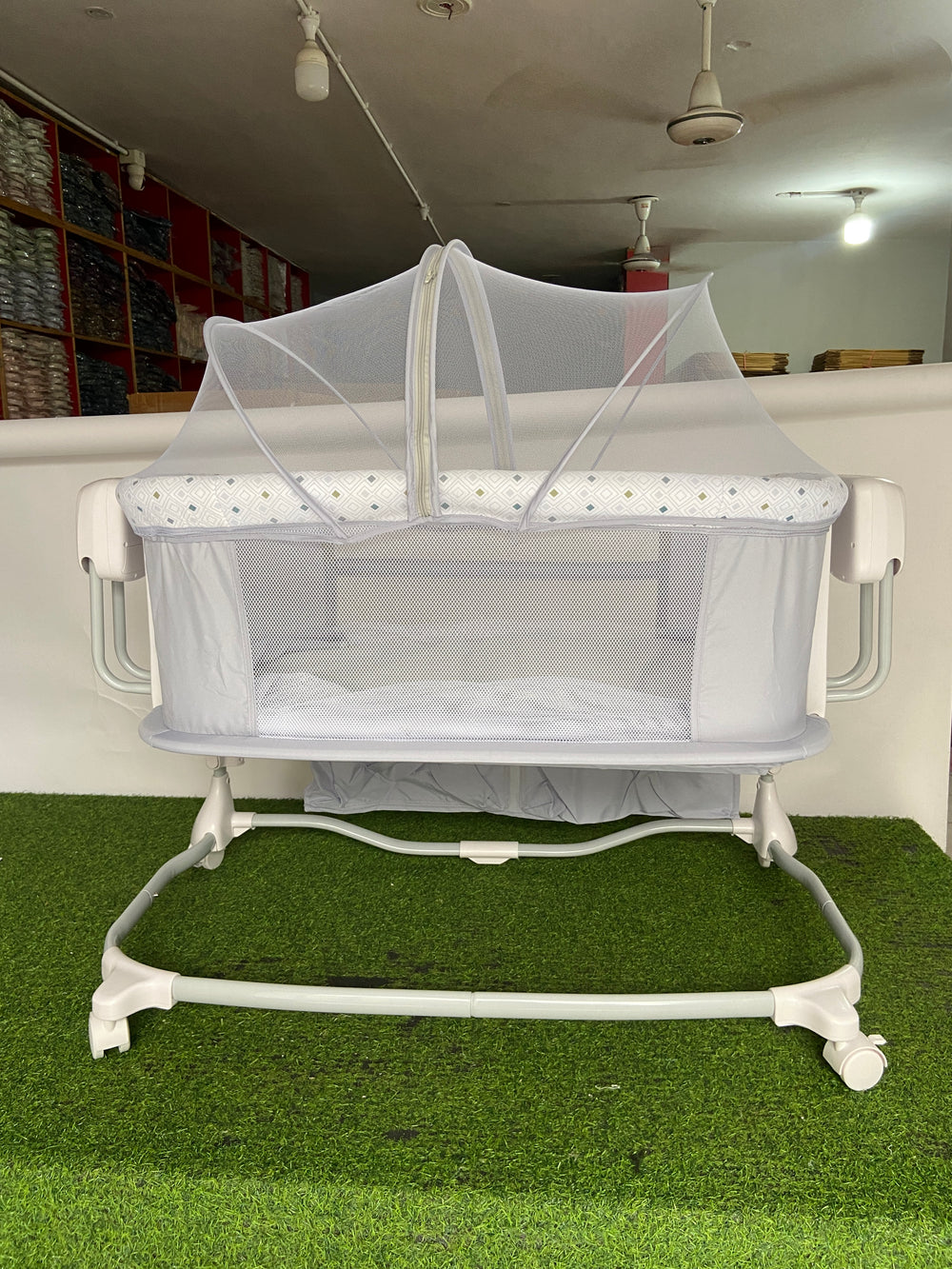 Mastela Deluxe 3-in-1 Bassinet