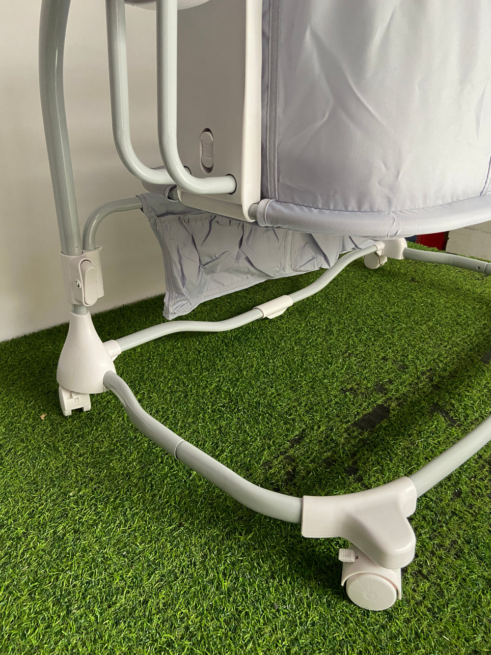 Mastela Deluxe 3-in-1 Bassinet