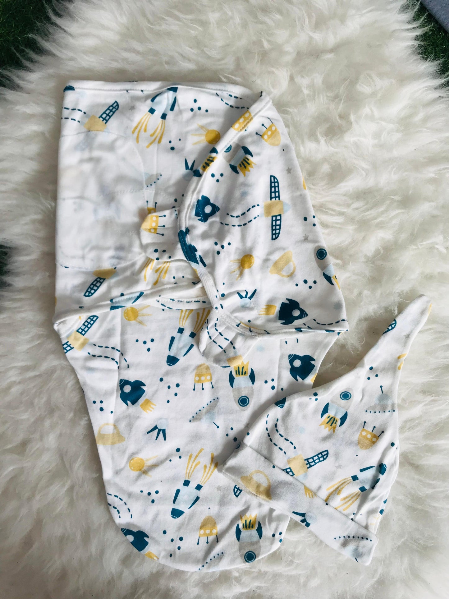SHT273-Swaddle Me with Cap