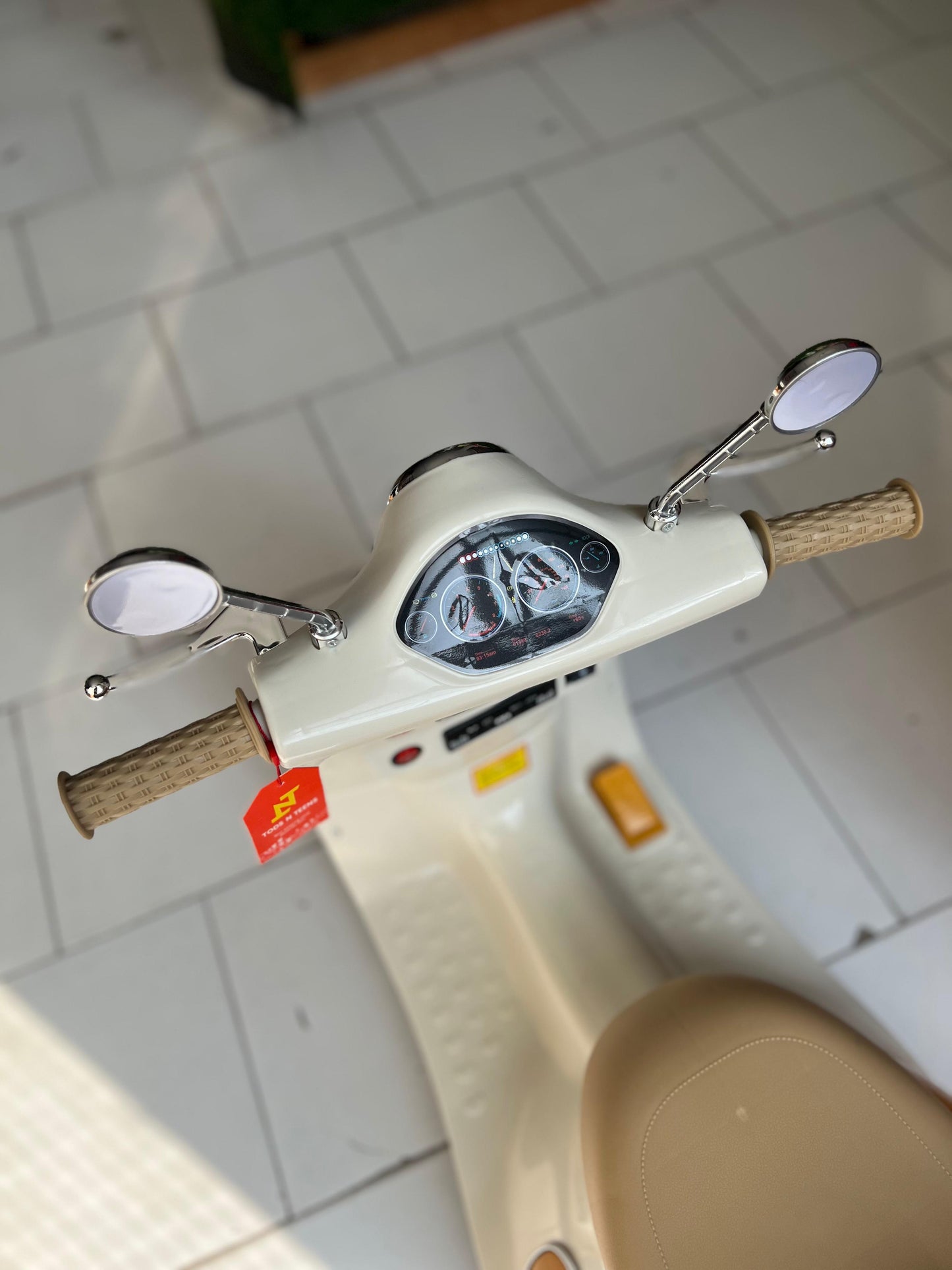 Vintage Battery Operated Vespa Scooter For Kids-M6188