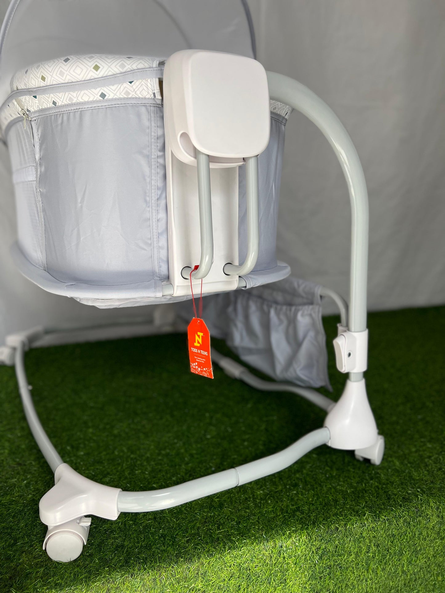 Mastela Deluxe 3-in-1 Bassinet
