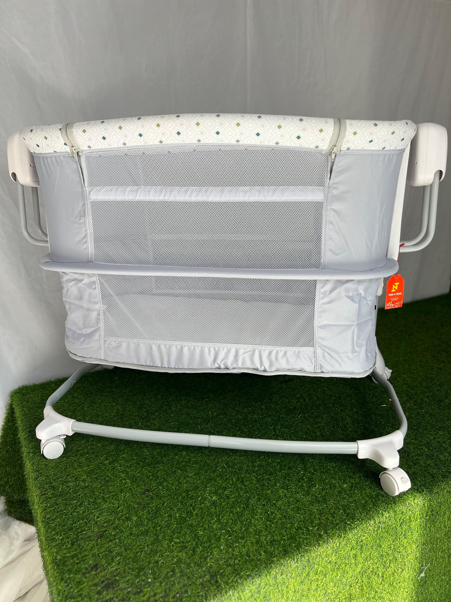 Mastela Deluxe 3-in-1 Bassinet