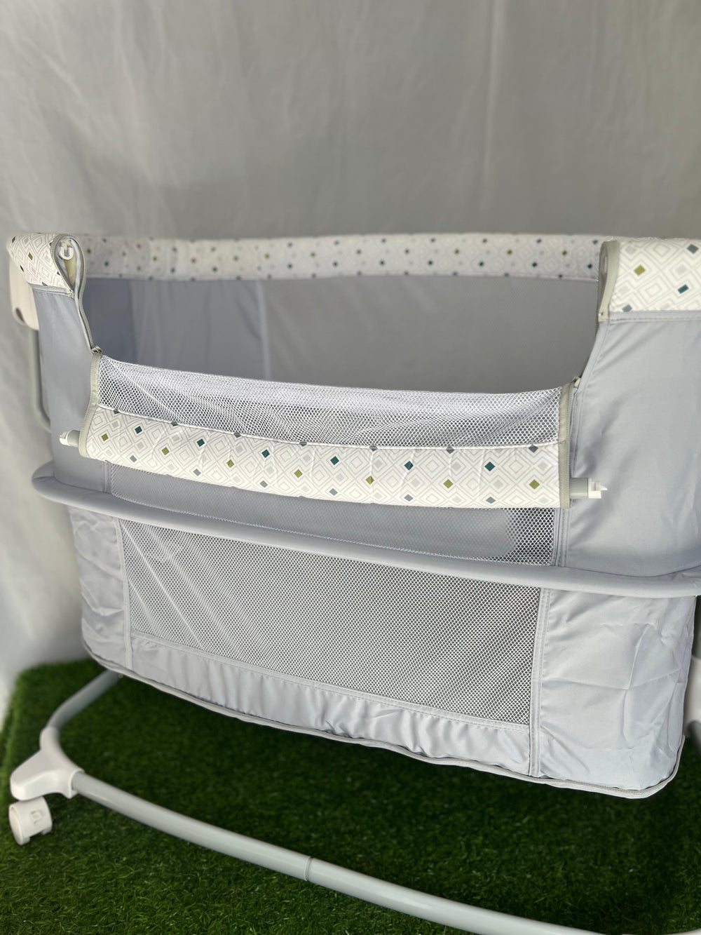 Mastela Deluxe 3-in-1 Bassinet