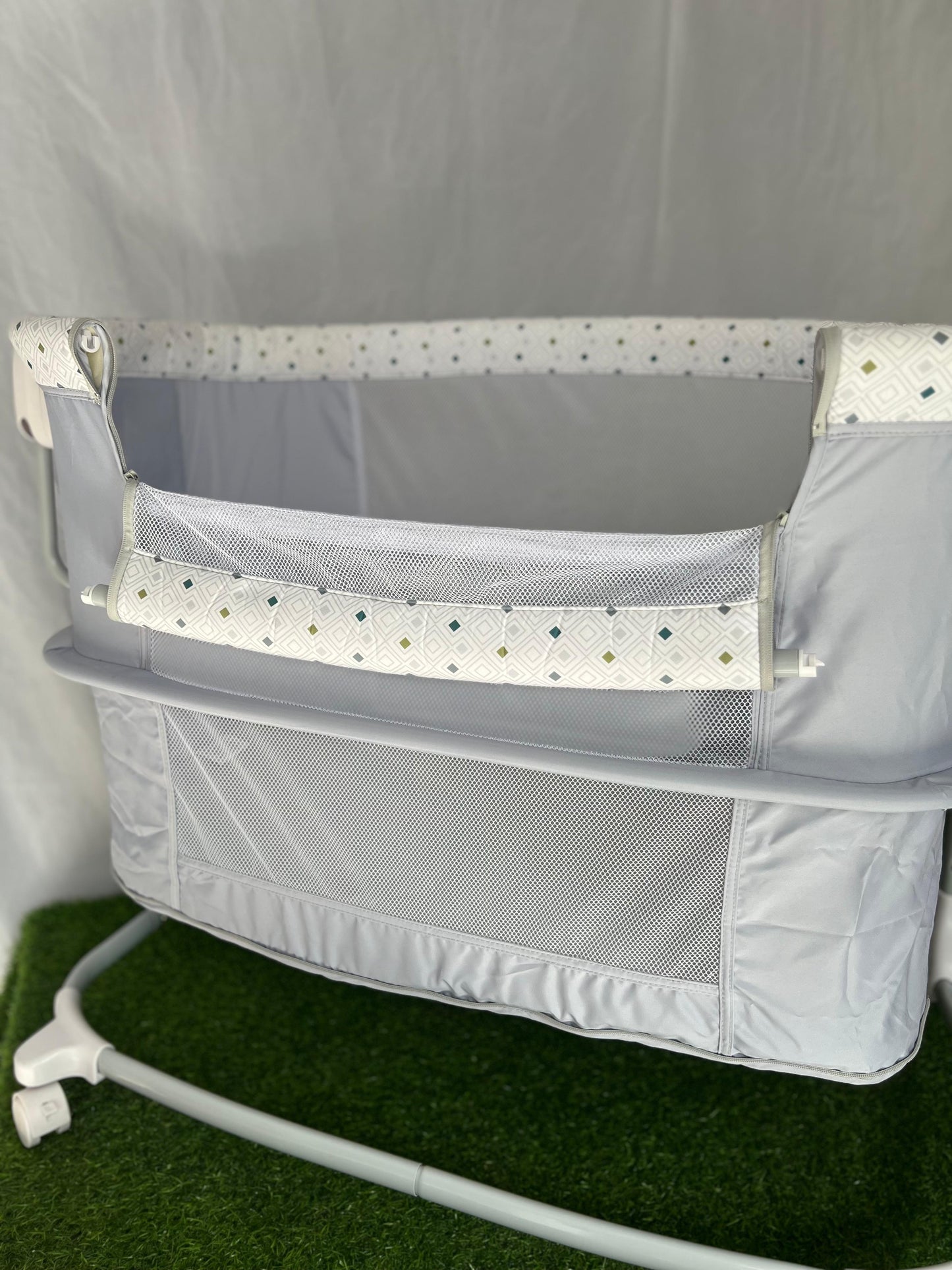 Mastela Deluxe 3-in-1 Bassinet
