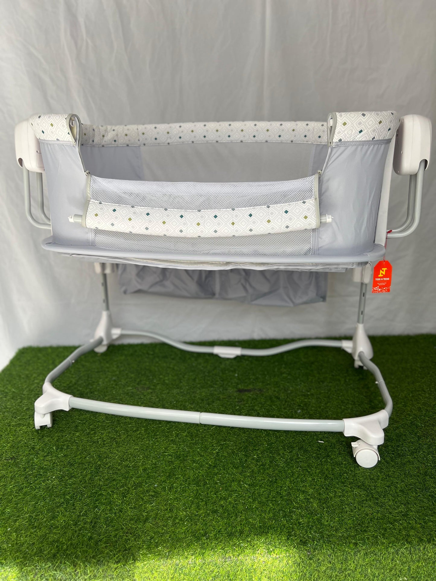 Mastela Deluxe 3-in-1 Bassinet