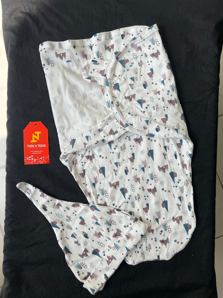 SHT273-Swaddle Me with Cap