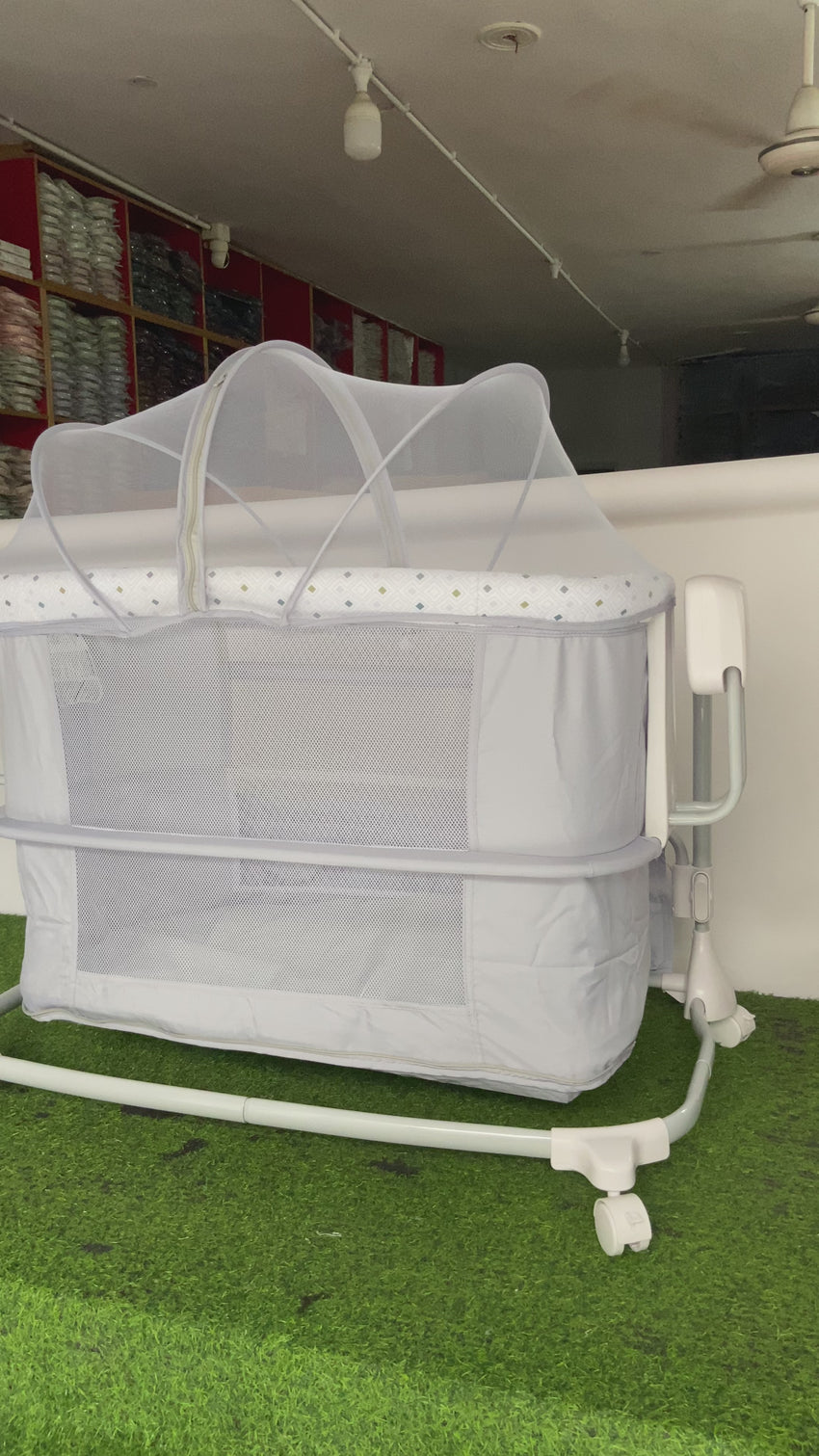 Mastela Deluxe 3-in-1 Bassinet