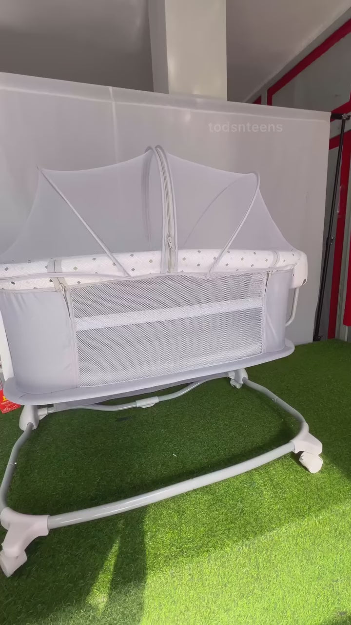 Mastela Deluxe 3-in-1 Bassinet