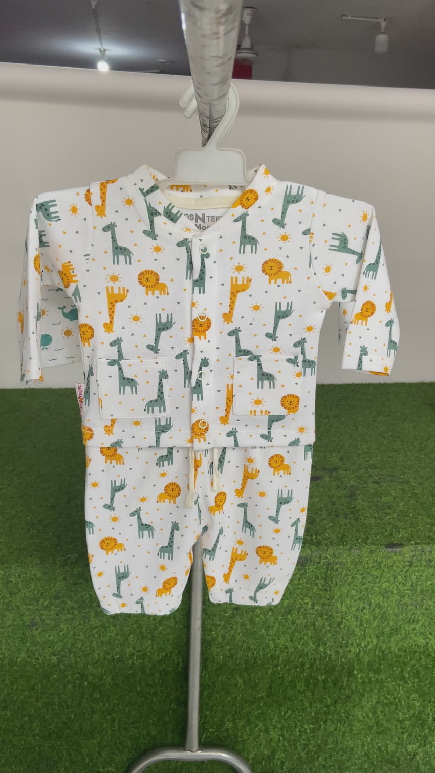 Bow/Safari Print Baby Girl 2-Piece Set (0-6M)